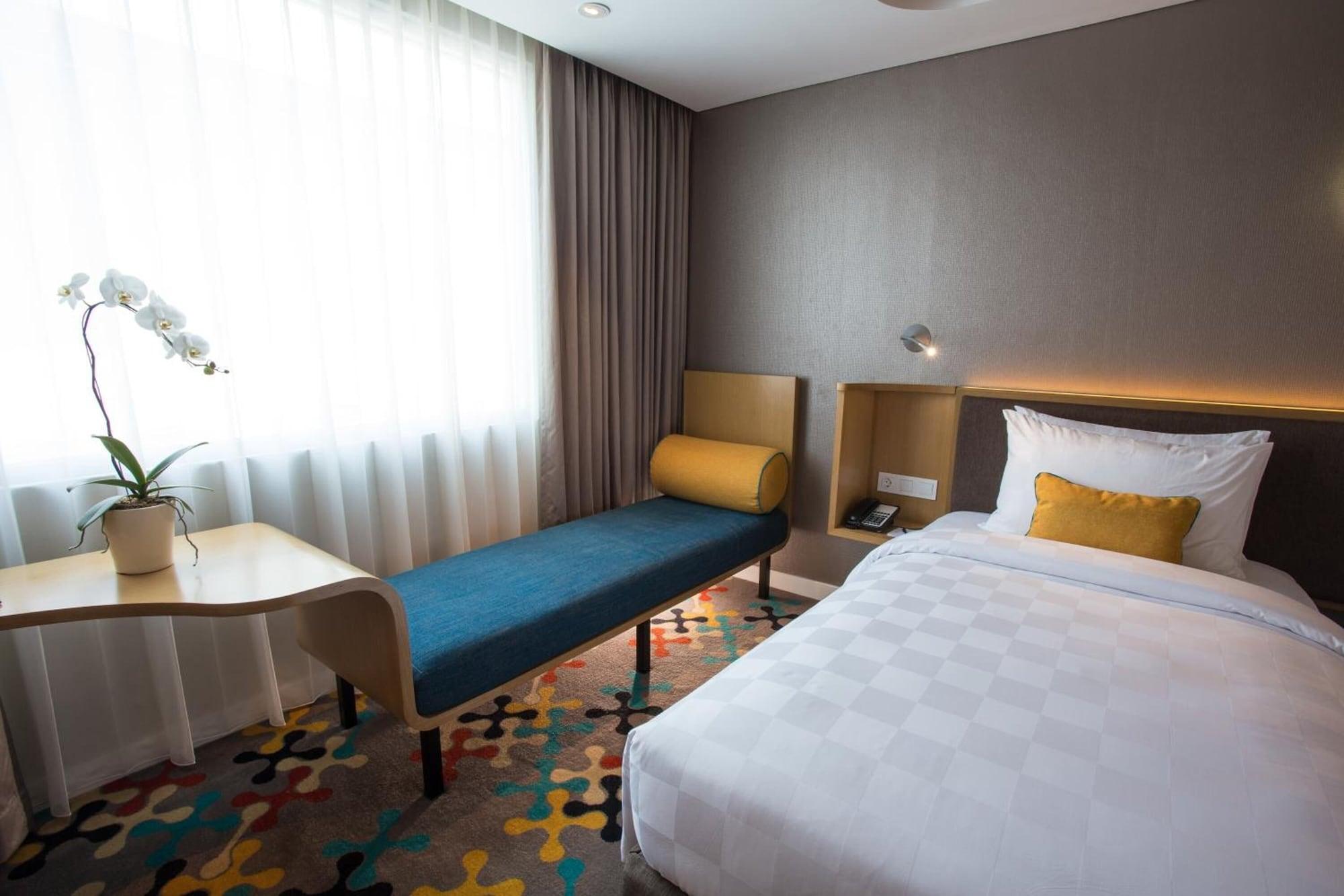 Hotel Ciputra Cibubur Exterior foto