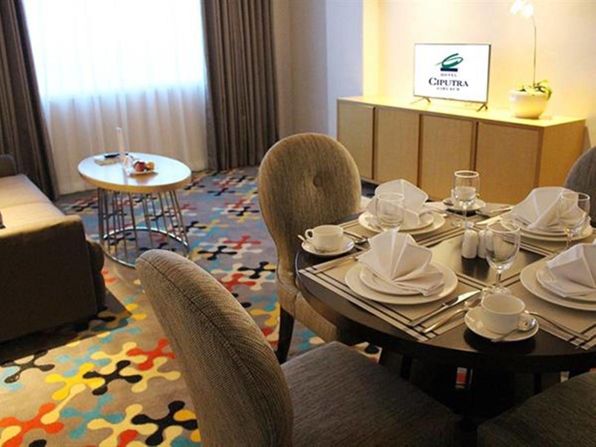 Hotel Ciputra Cibubur Exterior foto